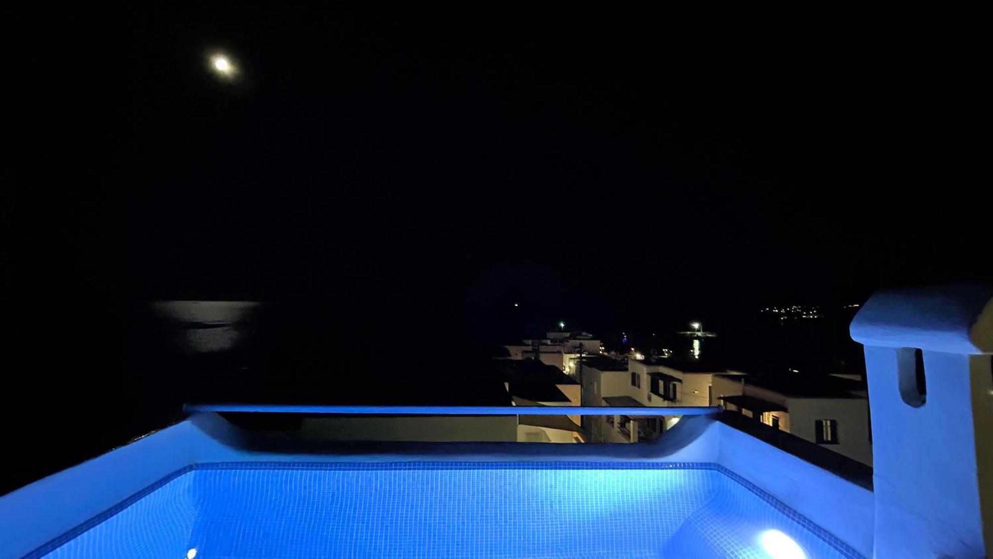 Villa Danae - Seaside Villa With Pool & Hot Tub Piso Livadi Exterior foto